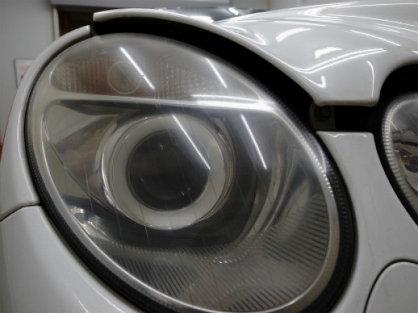 メルセデスベンツ　E320アバンギャルド（W211)　ヘッドライトの黄ばみを解消・再生サムネイル